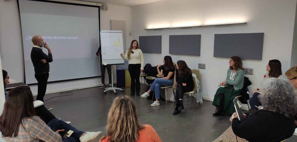 Fotografía de participantes en el ciclo de talleres Triple Balance para Organizaciones de Futuro